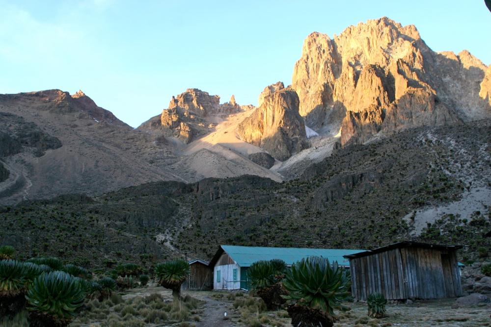 Les monts Kenya et Kilimandjaro : quel sommet choisir pour un trek en haute altitude ?
